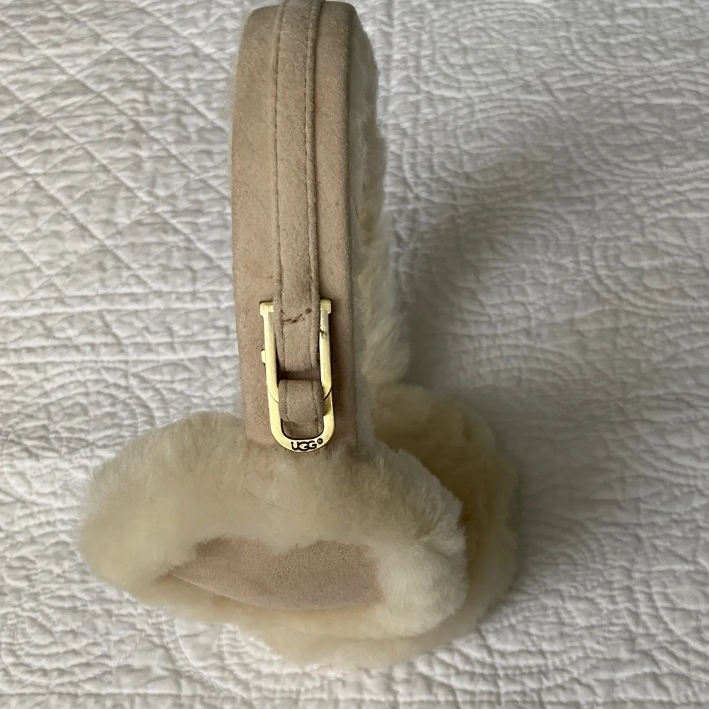 UGG Shearling Suede Earmuffs Cream NEW - Picture 3 of 13